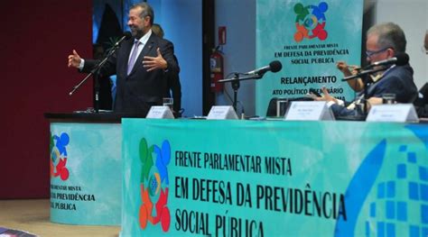 Em Relan Amento Da Frente Da Previd Ncia Ministro Carlos Lupi Anuncia