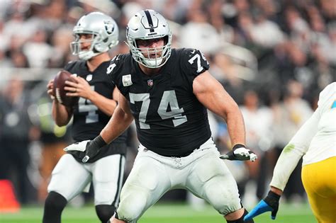 Raiders News Nfl Execs Rank Kolton Miller Top 10 Offensive Tackle