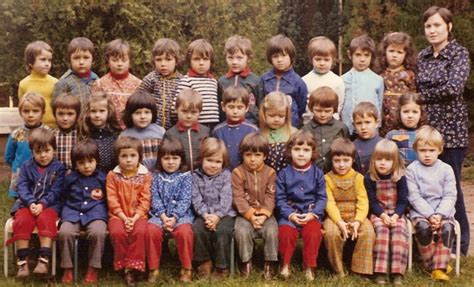 Photo de classe 2e année maternelle de 1975 Ecole De L abbaye