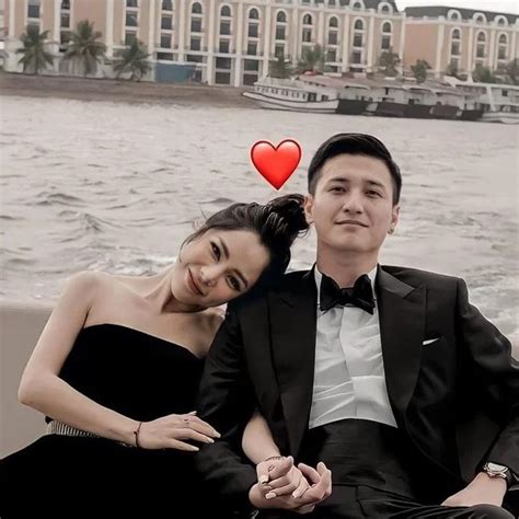 N Mc U Khoe Nh T Nh T V I B N Trai Tr N Du Thuy N Di N Bikini