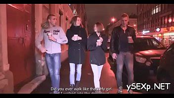 El sexo sexy con perras encantadoras se ve simplemente increíble y salvaje XVIDEOS