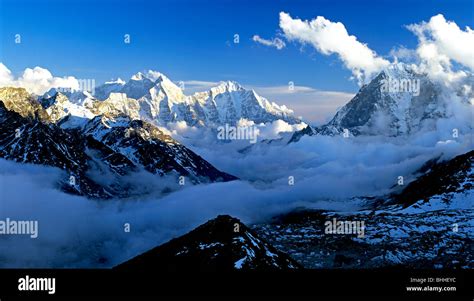 Khumbu The Himalayas Hi Res Stock Photography And Images Alamy