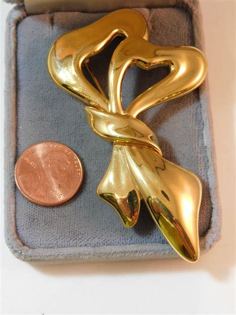 Vintage Monet Ribbon Heart Bow Gold Tone Brooch Pin… Gem