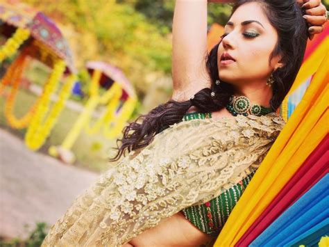 Model Reema Worah Hot Pics In Saree Gallery