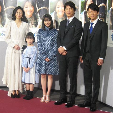 Nhk連続テレビ小説「なつぞら」の試写会に出席した（左から）松嶋菜々子、栗野咲莉、広瀬すず、草刈正雄、藤木直人 ― スポニチ Sponichi