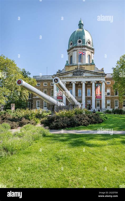 Entrance Guns Outside The Imperial War Museum In South Kensington