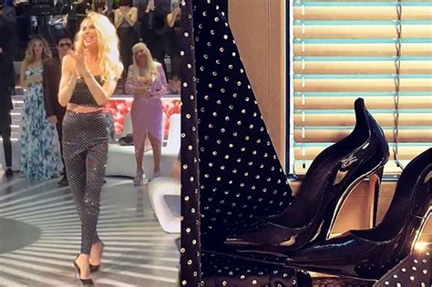 Ilary Blasi Cambia Stile All Isola Dei Famosi Addio Capelli Lisci Sul