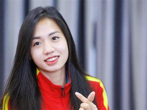 Hot girl đội tuyển nữ chi đậm để cứu vãn nhan sắc sau tháng đi đá bóng hỏng hết da mặt