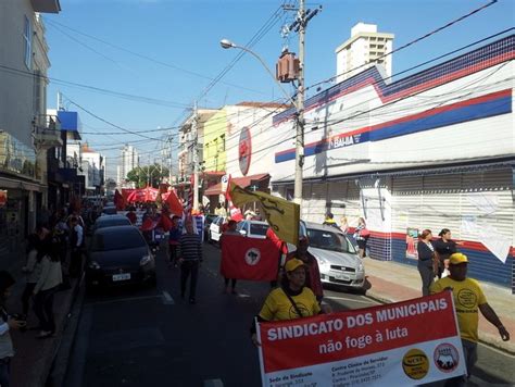 G Sindicalistas Fazem Protesto Contra Terceiriza O E Redu O De