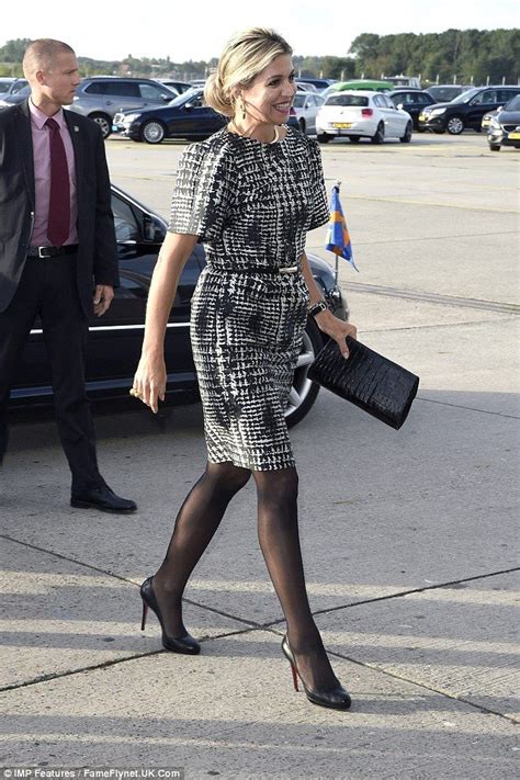 Queen Maxima Shows Off Her Trim New Figure In A Chic Silk Dress Queen Maxima Queen Máxima Of