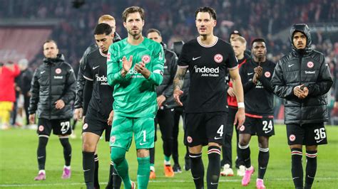 Fans von Eintracht Frankfurt bedient nach Niederlage in Köln Wir sind