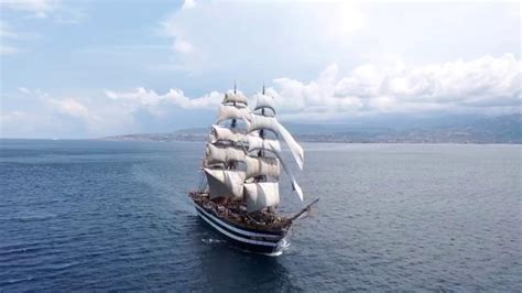 Da Anni Orgoglio Della Marina Militare L Amerigo Vespucci