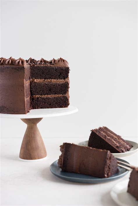 One Bowl Devil S Food Layer Cake With Milk Chocolate Frosting Cloudy