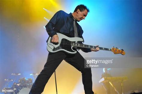 Fender Jazz Bass Guitar Photos Et Images De Collection Getty Images