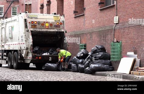 Nyc Trash Stock Videos And Footage Hd And 4k Video Clips Alamy