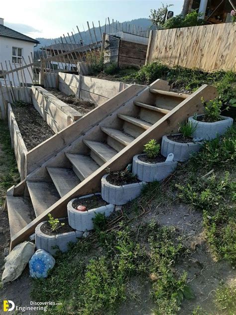 The Stairs Are Made Out Of Concrete And Have Plants Growing On Them In