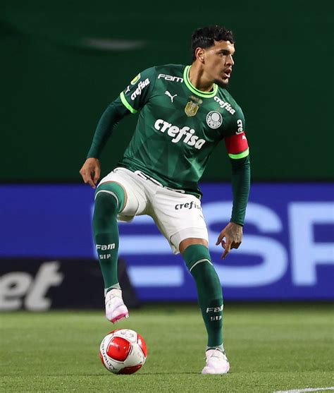 Raphael Veiga valoriza grupo do Palmeiras após virada e celebra marca