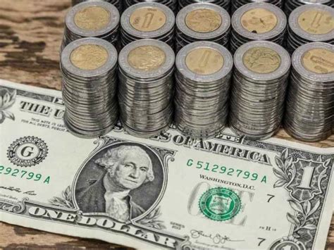 Peso Mexicano Retrocede Ante El Dólar