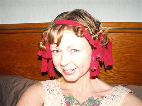 How To Curl Your Hair With Out Hot Curlers Wet Your Hair Or After You Shower For The Night