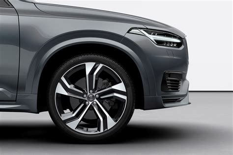 XC90 Plug-In Hybrid R-Design T8 in Thunder Grey - Volvo Cars Global ...