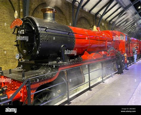 Hogwarts Express / Platform 9 3/4- Harry Potter WB Studio Tour Stock ...