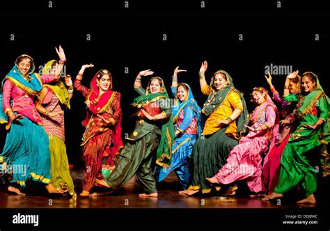 Punjabi Dance Stock Photo 60026104 Alamy