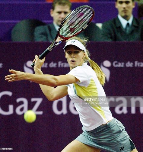 La Russe Elena Dementieva Arme Son Coup Droit Face à Litalienne Rita