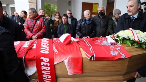 Foto Perugia Saluta Il Mister Gentile Addio Ilario Castagner