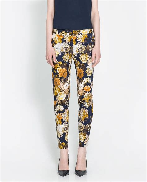 Floral Print Trousers From Zara Ropa Pantalones Floreados