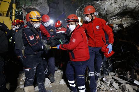 トルコ・ギリシャ沖地震 死傷者多数、救出活動続く 写真特集59 毎日新聞