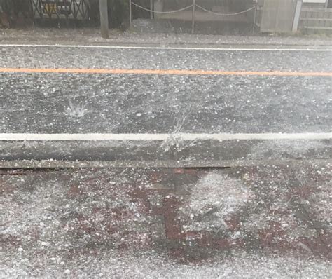 先月「雹（ひょう）」被害があった市川・船橋エリアのJRの駅の現状を雨が降った日に見てきました | 出発進行！