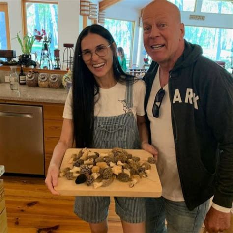 Demi Moore Intenta No Apegarse Al Viejo Bruce Willis Cuando Le Visita