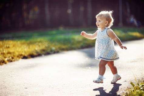 Child Walking | www.pixshark.com - Images Galleries With A Bite!