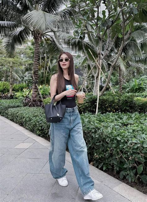 V Ng Kh I C U Hot Girl M Hi U T Ng D Nh Nghi V N Th M M V I