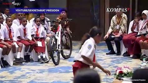 Ditanya Siswa SD Bangun Papua Mulai Dari Mana Ini Jawaban Jokowi