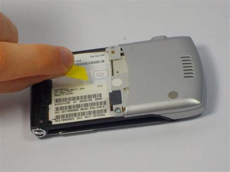 Motorola Razr V3m SIM Card Replacement IFixit