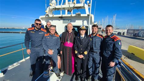 La Guardia Costiera Di San Benedetto Accoglie In Visita Il Vescovo