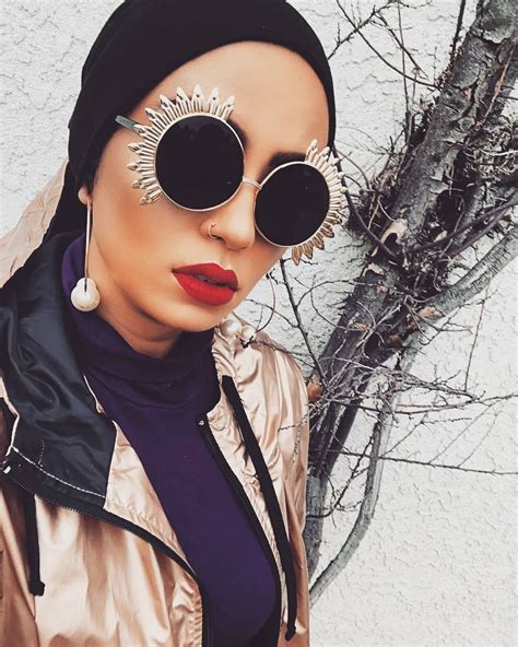 Pin By Luxyhijab On Hijabis And Sunglasses المحجبات و النظارات الشمسية Sunglasses Hijab