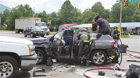 3 Vehicle Wreck In Hampton Sends 2 To Hospital