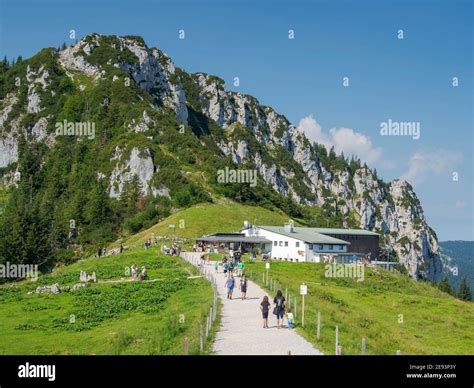 Bergstation Der Seilbahn An Der Kampenwand Fotos Und Bildmaterial In