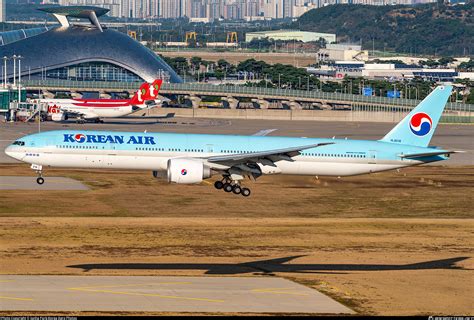 HL8218 Korean Air Lines Boeing 777 3B5ER Photo By Junha Park Korea Aero