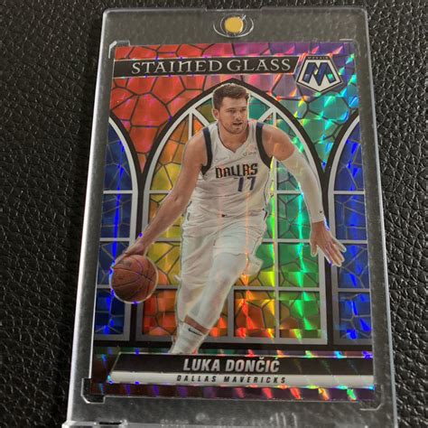 目立った傷や汚れなし激レア Luka Doncic 2021 22 Panini Mosaic Stained Glass Prizm