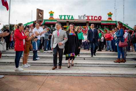 Desfile Conmemorativo Por El 213 Aniversario De La Independencia De