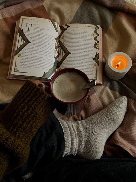 Волшебная атмосфера 🪄🫶🏼🦉🍂🤎 | Книжные уголки, Книжный клуб, Книголюб