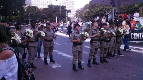 Blog Do Cleuber Carlos Pol Cia Militar Distribuiu Rosas Brancas Aos