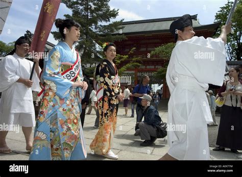 Traditional Dress And Procession For Tea Ceremony Yasaka Jinja Shrine