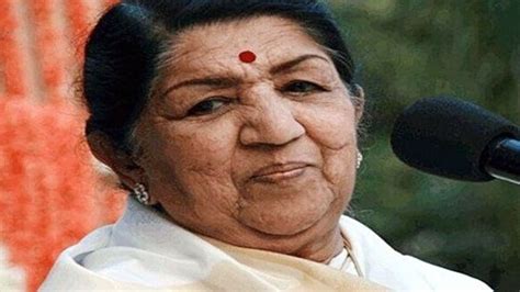 Lata Mangeshkar లతా మంగేష్కర్ ఆరోగ్యం విషమం వెంటిలేటర్ పై చికిత్స Lata Mangeshkar Health