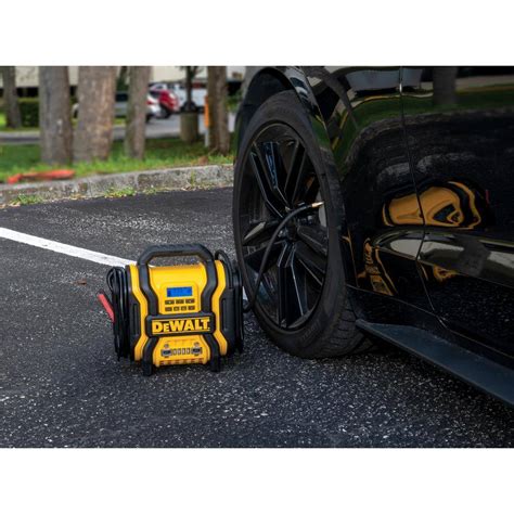 Dewalt Dxaeps Peak Portable Car Jump Starter With Psi