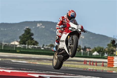 Ducati Reveals 1199 Panigale Superbike In Naked Photo Autoevolution