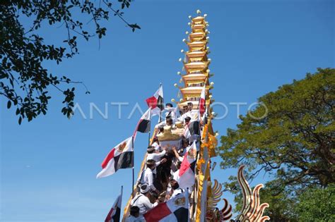 Upacara Pelebon Raja Denpasar Ix Antara Foto